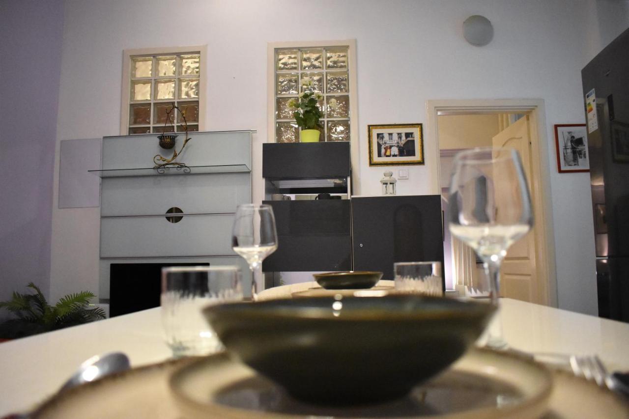Yes, Yes! Lovely Apartment Good Amenities Budapest Center Exterior photo